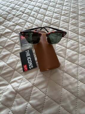 Ray-Ban RB3016 Clubmaster Classic Sunglasses in Tortoise on Gold